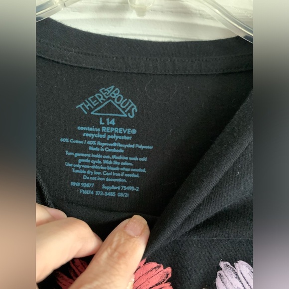 Black long sleeve tee with flowers size 14 - Picture 2 of 3